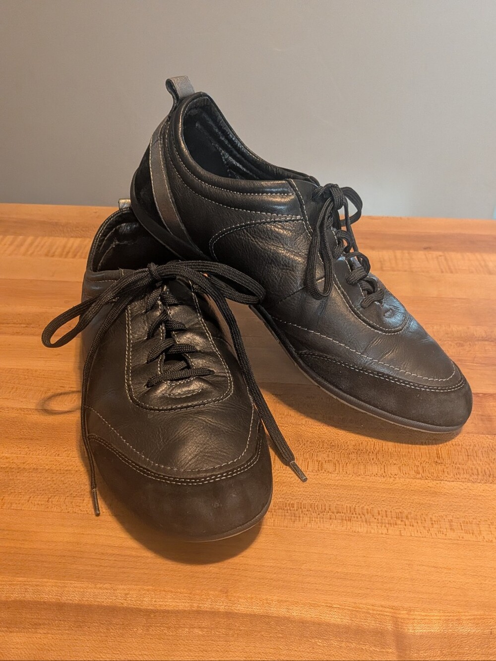 Vionic Willa Black Leather Orthotic Walking Shoes Size 10